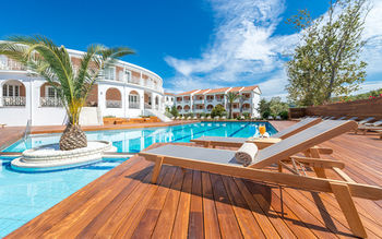 Bitzaro Palace Hotel Kalamákion